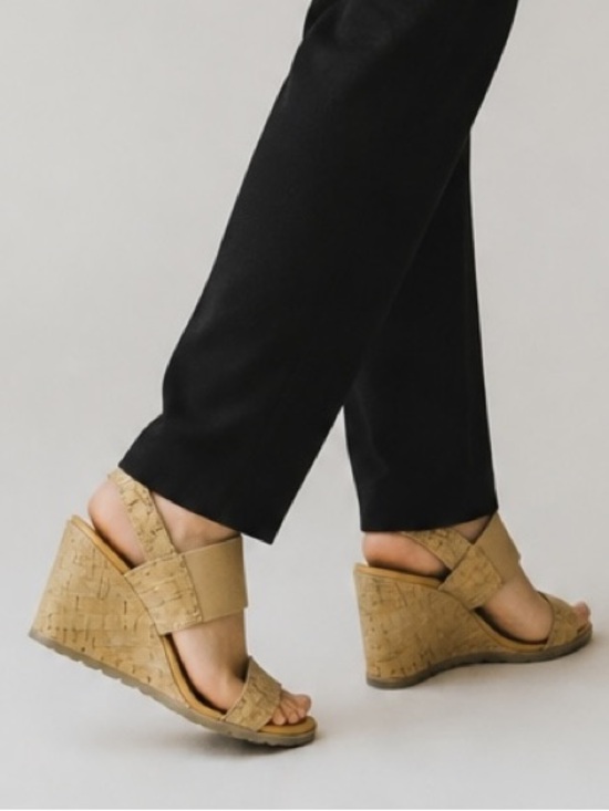 Korks Shoes - Kork's - Strappy Cork Wedge
Sandals /Size 8M